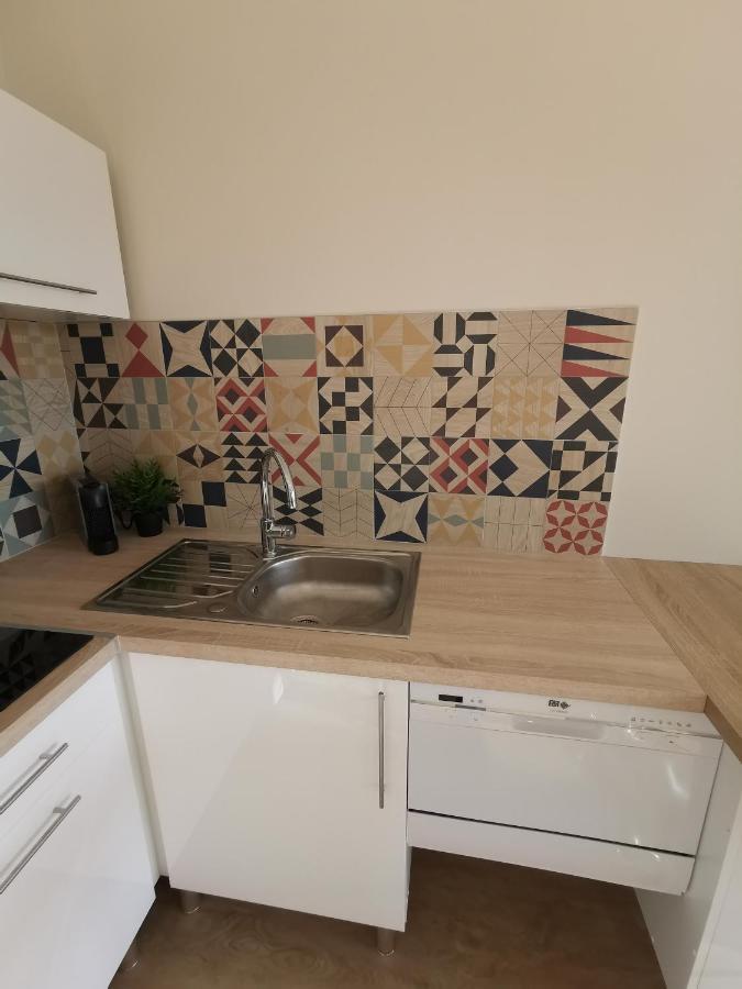 Appartement 1 chambre + parking à deux pas des plages Sète Esterno foto